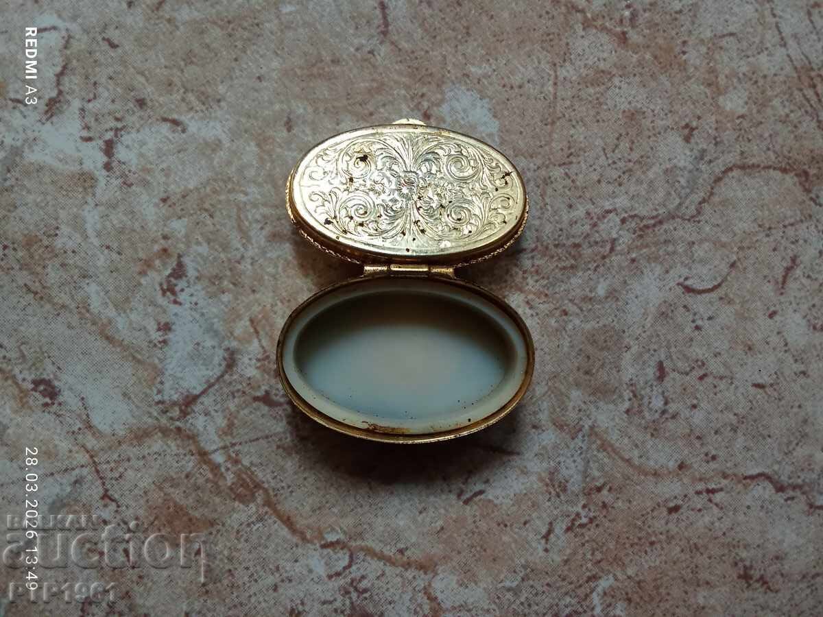 Κουτί για κοσμήματα με τιμή € 3.00 | 5.87 BGN Κουτί για κοσμήματα με τιμή € 3.00 | 5.87 BGN