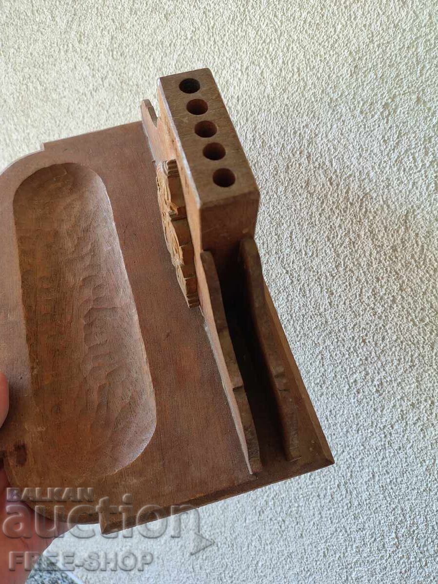 Delivery of Wood carving - for desk