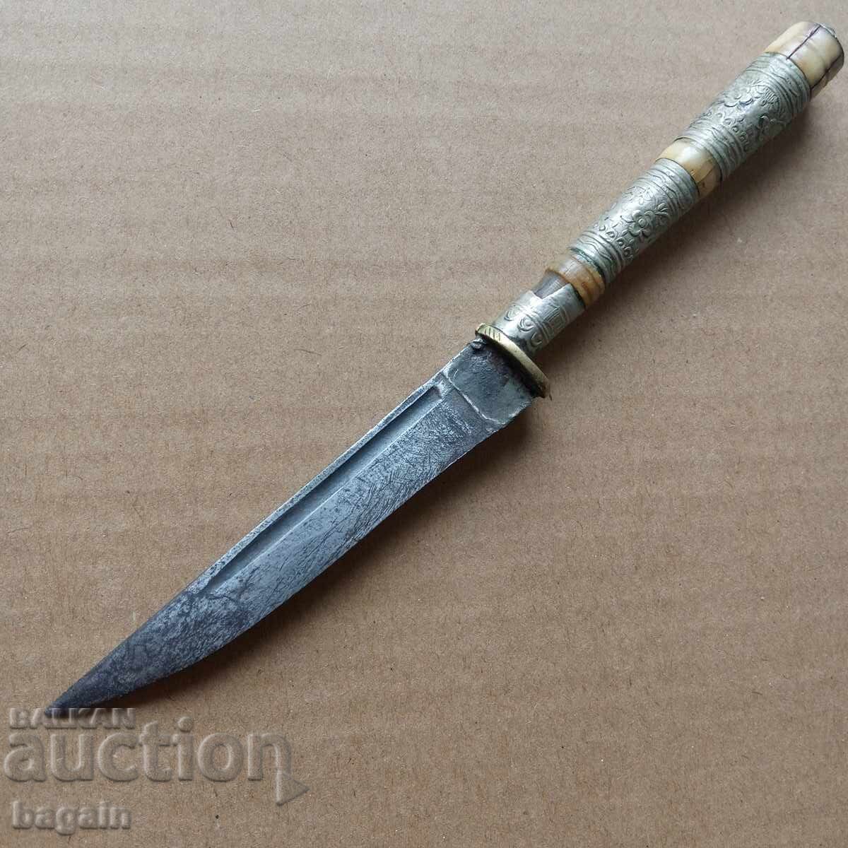 Licitație Cuțit, pumnal, iatagan