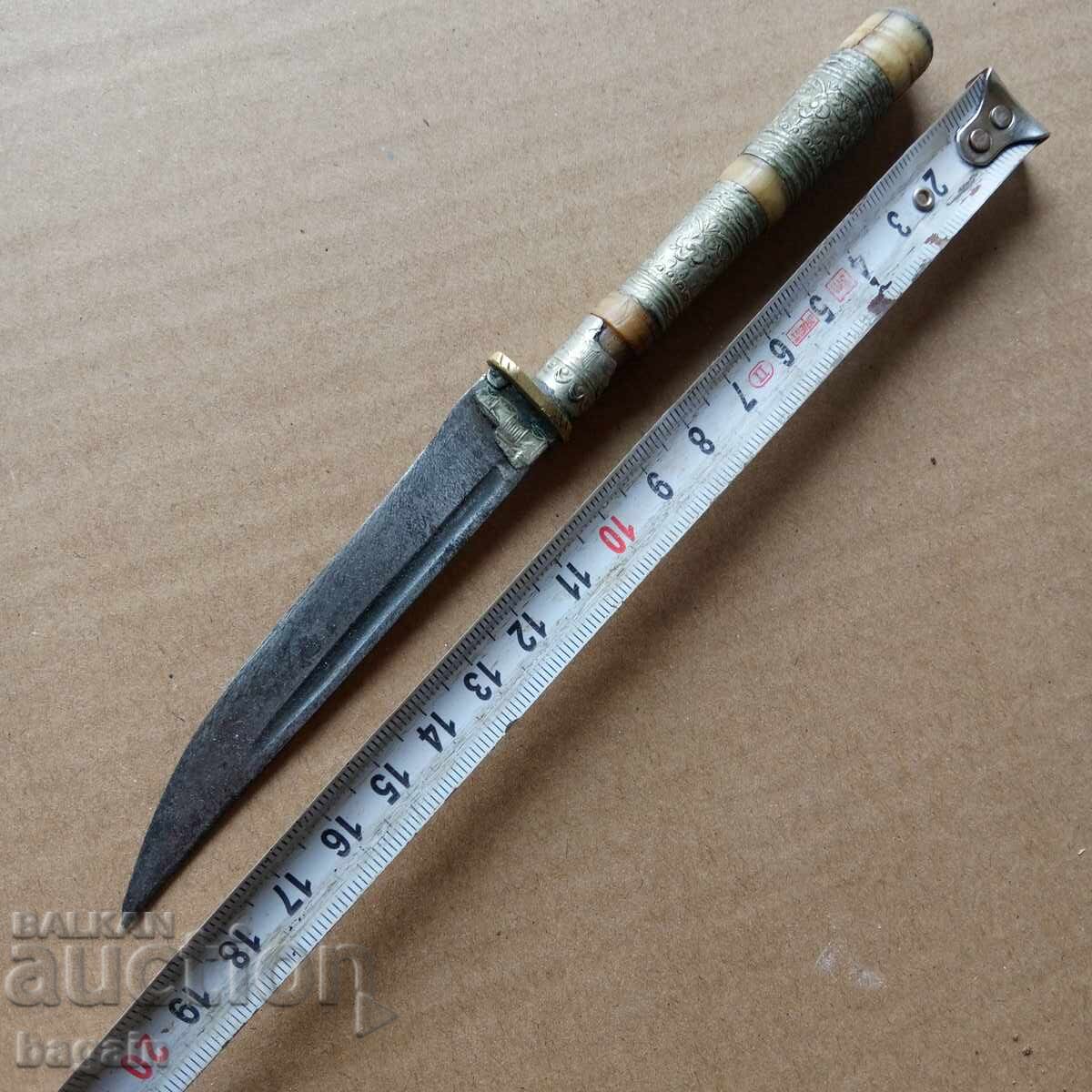 Livrarea Cuțit, pumnal, iatagan