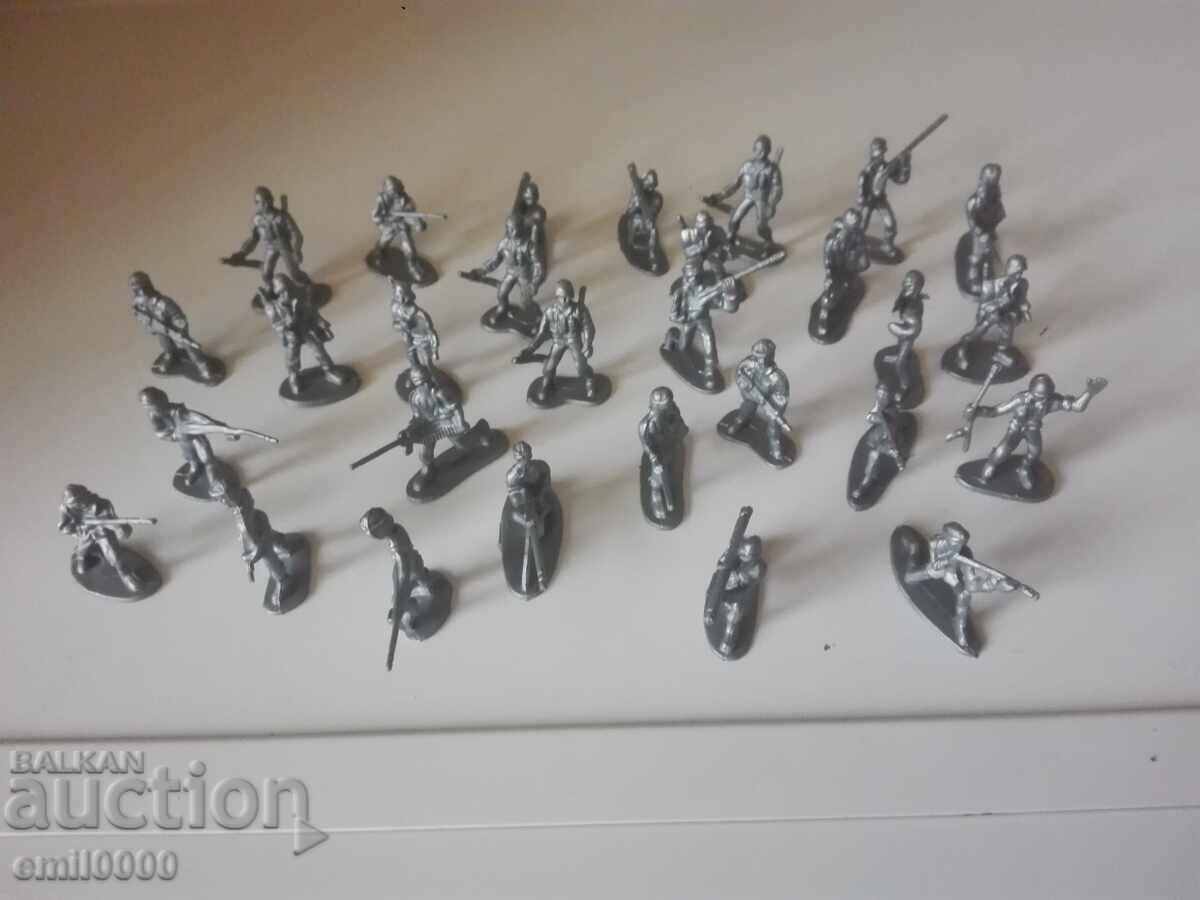Soldați de plastic - 29 bucăți Soldați de plastic - 29 bucăți