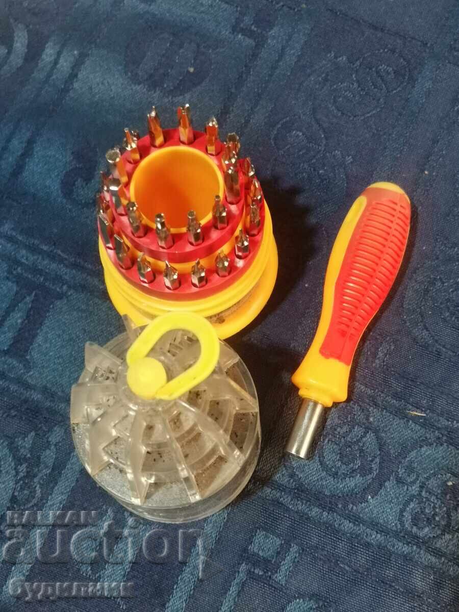 Livrarea Șurubelniță nouă. 31-în-1. Totul la preț redus Livrarea Șurubelniță nouă. 31-în-1. Totul la preț redus