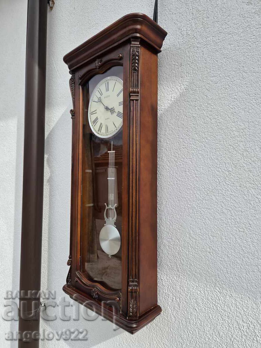 Auction  Beautiful wall clock WORKING