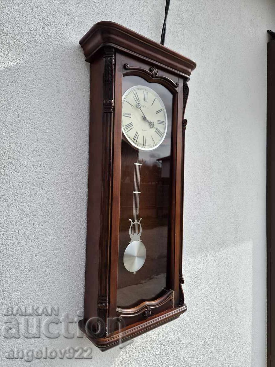 Delivery of Beautiful wall clock WORKING