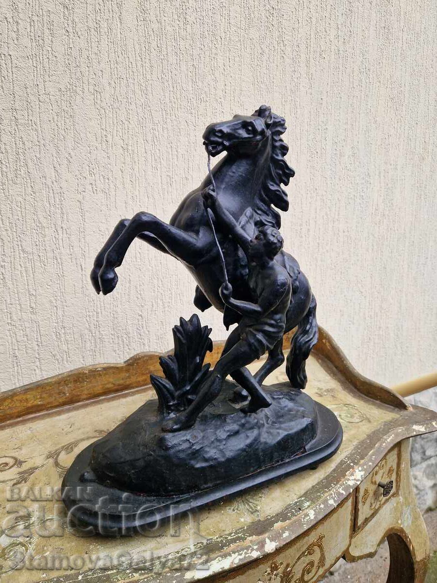 Livrarea Magnifică figurină antică franceză mare și veche