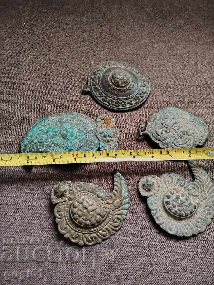 Lot de nasturi individuali, mari cu preț € 31.00 | 60.63 BGN