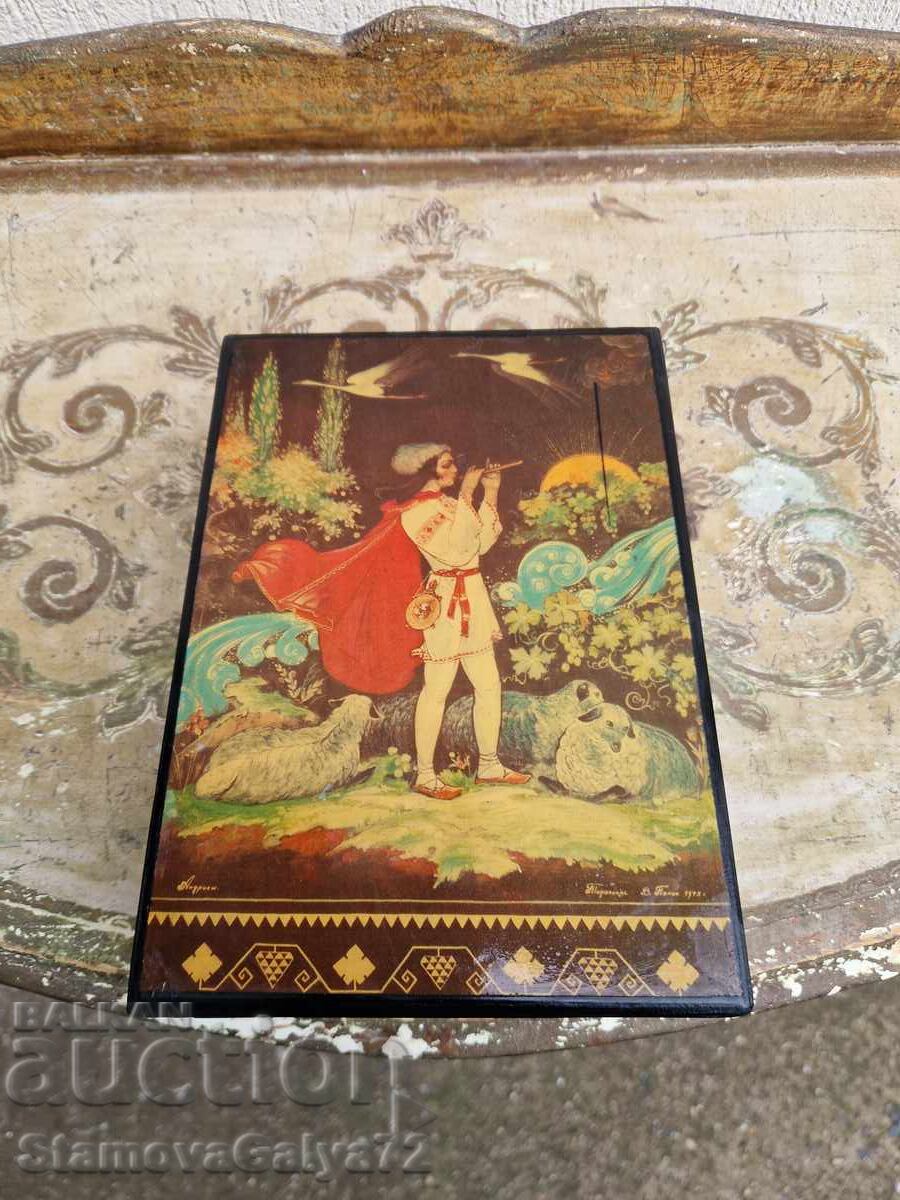 Beautiful antique Russian wooden lacquered box Beautiful antique Russian wooden lacquered box