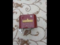 Κοινωνικό κουμπαράς με κλειδί