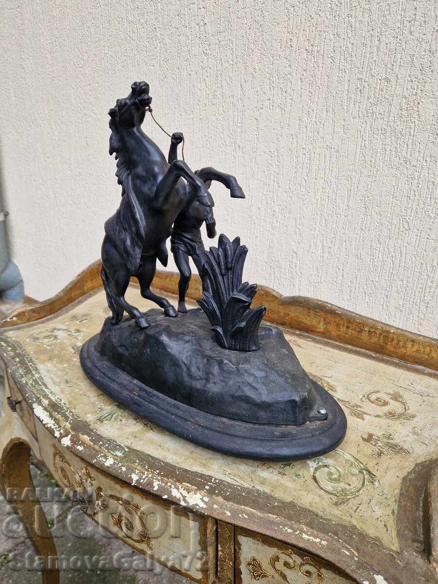 Livrarea Minunată antică figurină metalică franceză statuetă Livrarea Minunată antică figurină metalică franceză statuetă