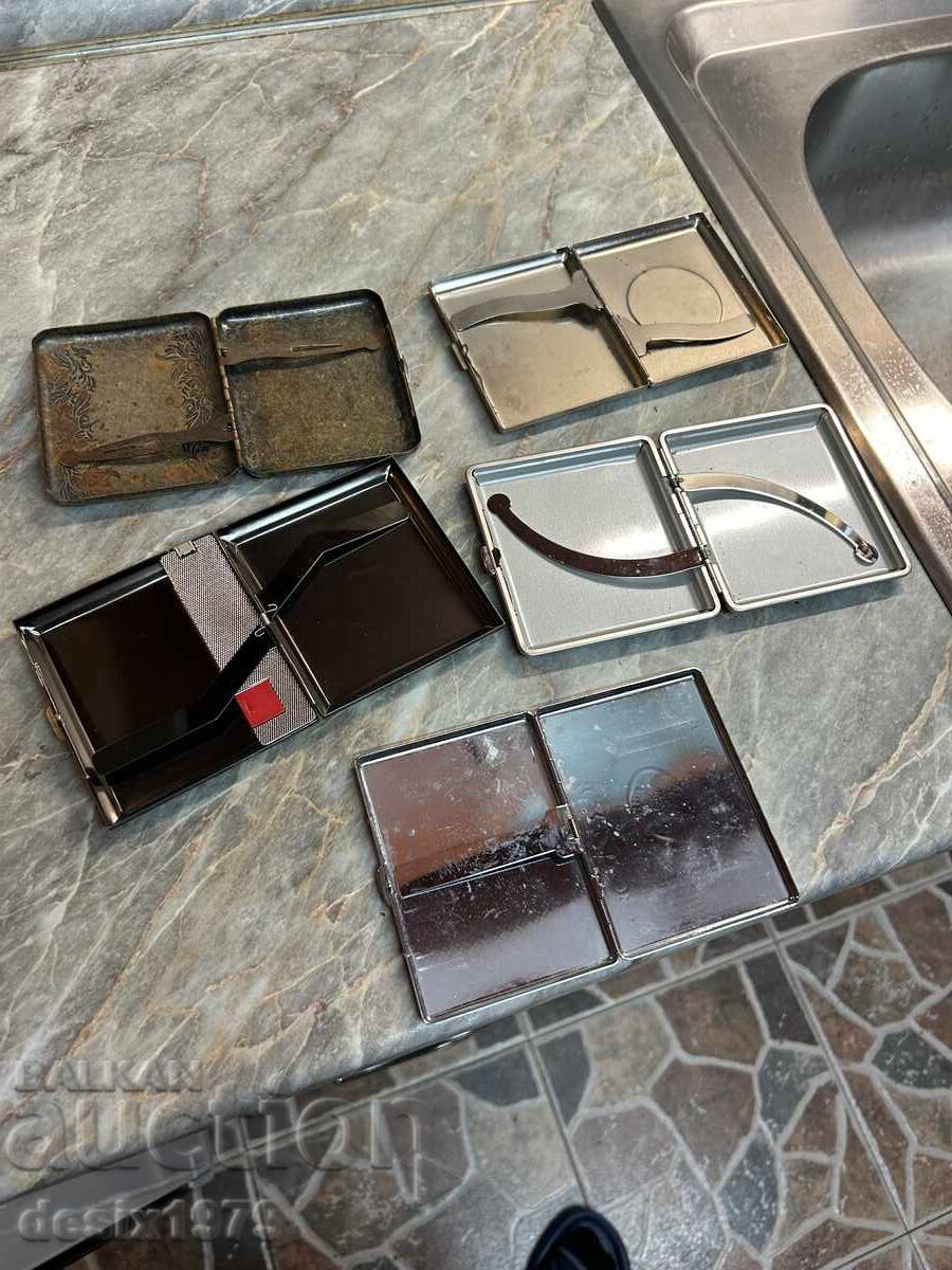 Auction Lot of antique snuff boxes Auction Lot of antique snuff boxes