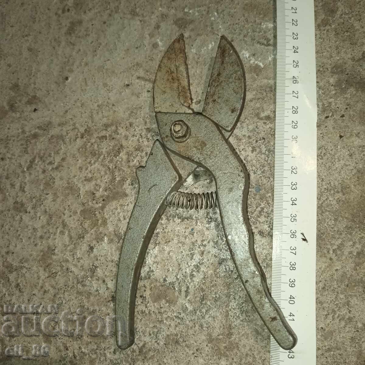 Special pliers with price € 2.00 | 3.91 BGN Special pliers with price € 2.00 | 3.91 BGN