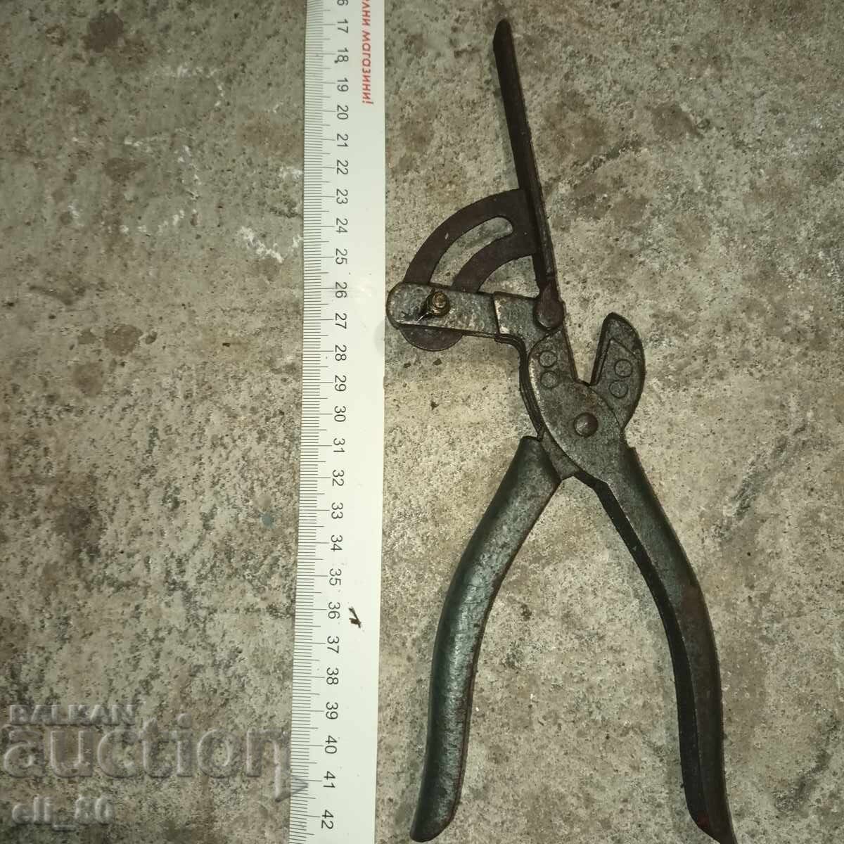 Special pliers No. 3 with price € 2.00 | 3.91 BGN Special pliers No. 3 with price € 2.00 | 3.91 BGN