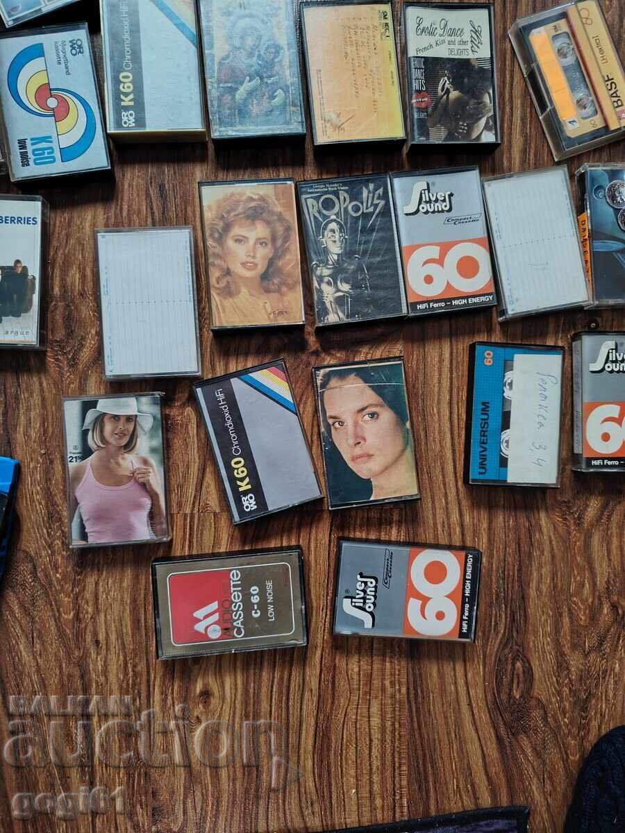 Licitație 27 buc. Casetă cu muzică și altele