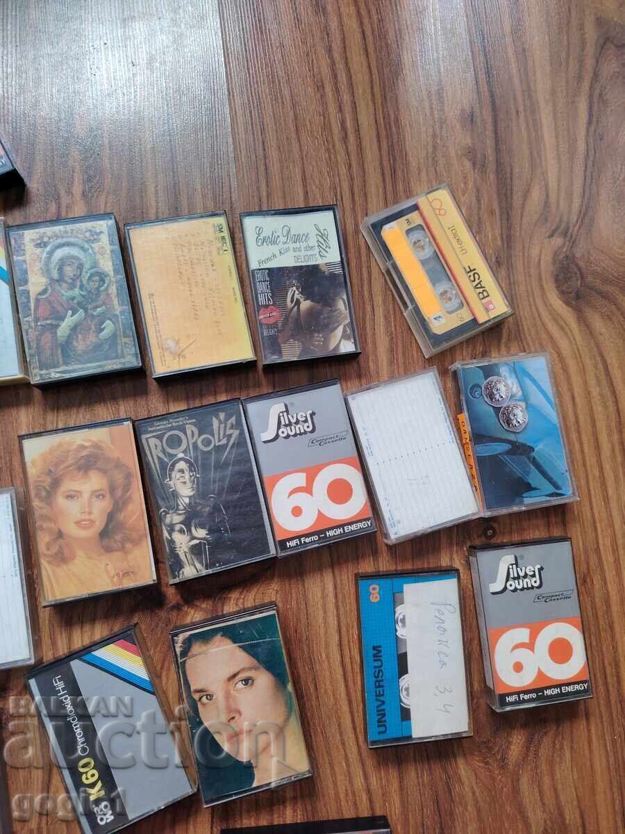 Livrarea 27 buc. Casetă cu muzică și altele
