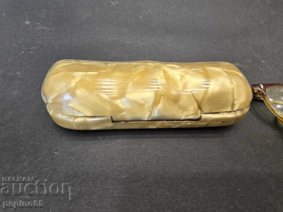 Star bakeliten kalŭf za ochila ot 30-te godini s mramorna sharka cu preț € 49.00 | 95.84 BGN