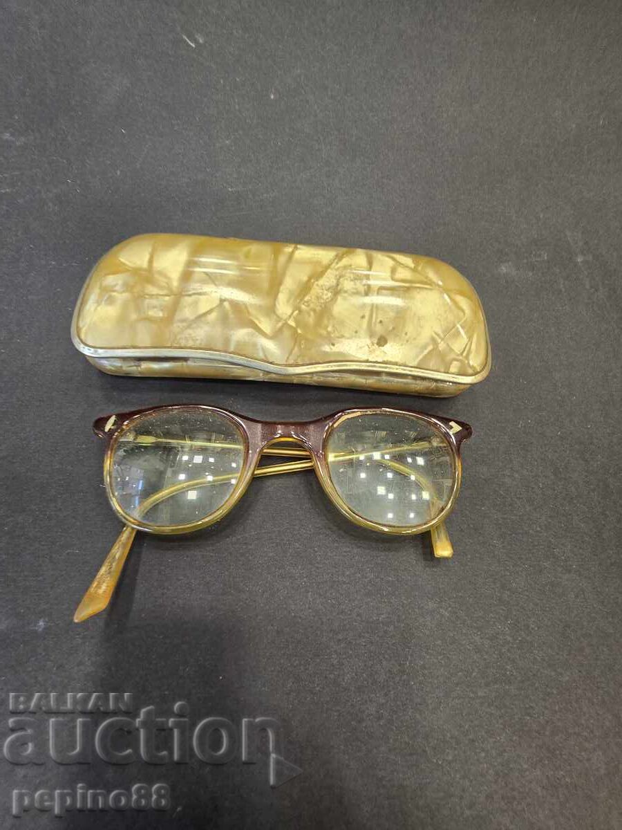 Star bakeliten kalŭf za ochila ot 30-te godini s mramorna sharka