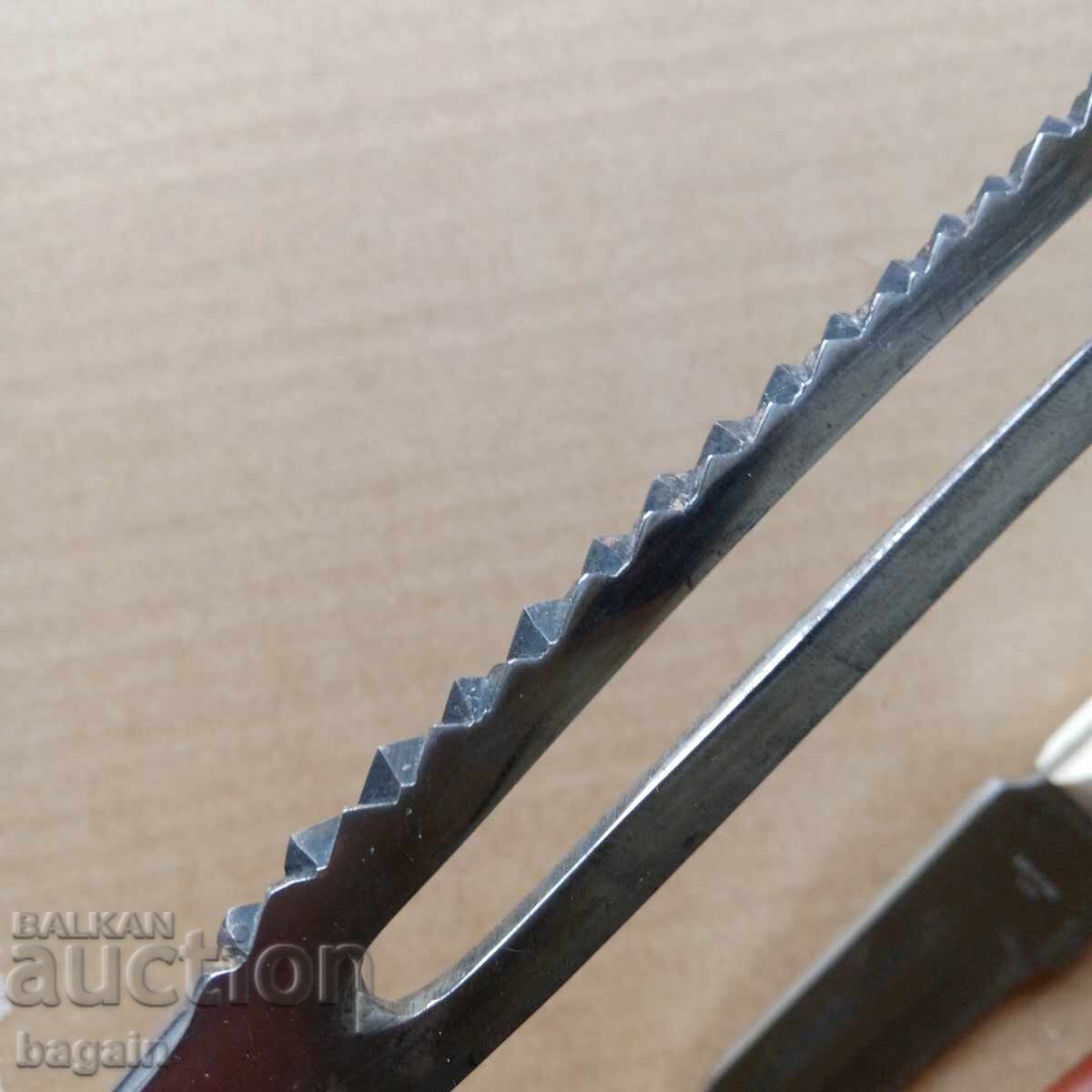 Livrarea Cuțite zimțate, Bowie, germane și spaniole