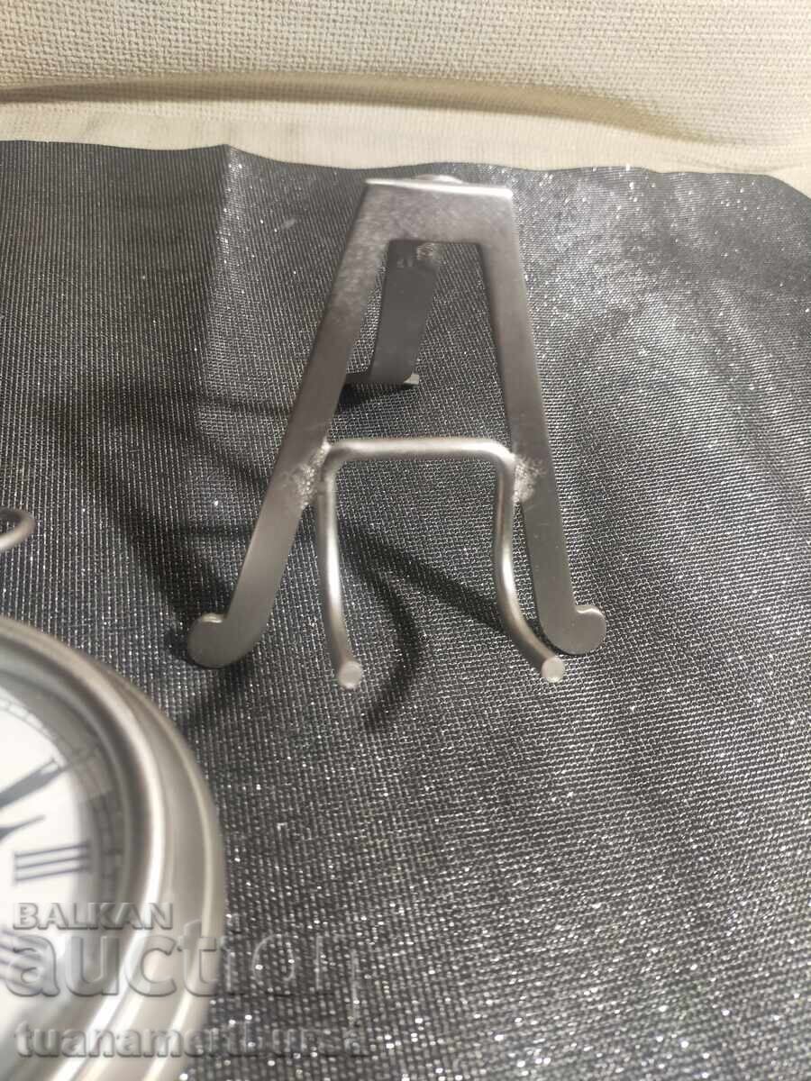 Licitație Ceas de masă metalic și suport