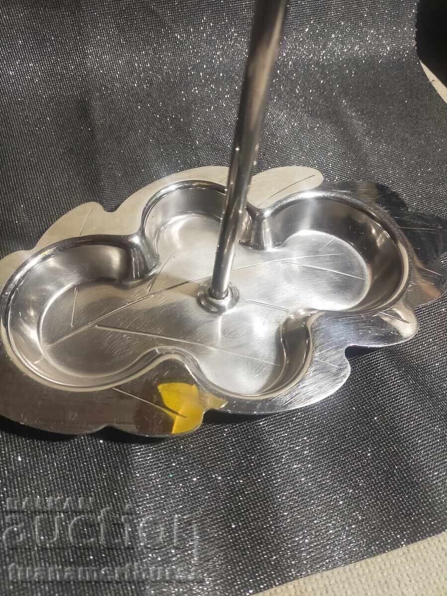 Diferite boluri și frunze galbene cu preț € 15.00 | 29.34 BGN