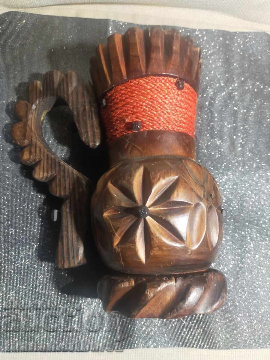 Obiect decorativ din lemn