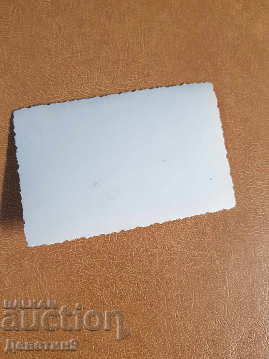 Femei de la țară tricotând în curte spre sfârșitul anilor '50 - V. Târnovsko cu preț € 3.90 | 7.63 BGN