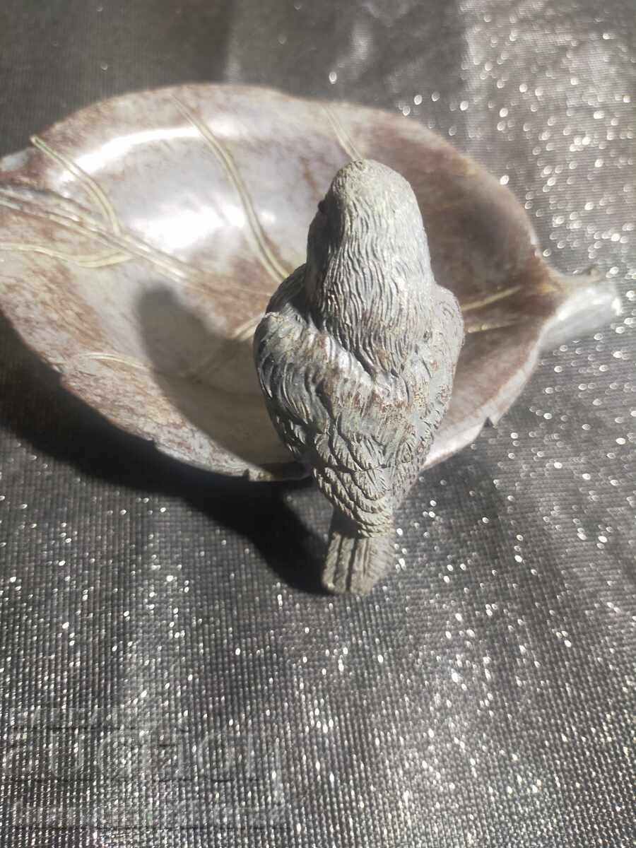 cadă cu pasăre cu preț € 10.00 | 19.56 BGN