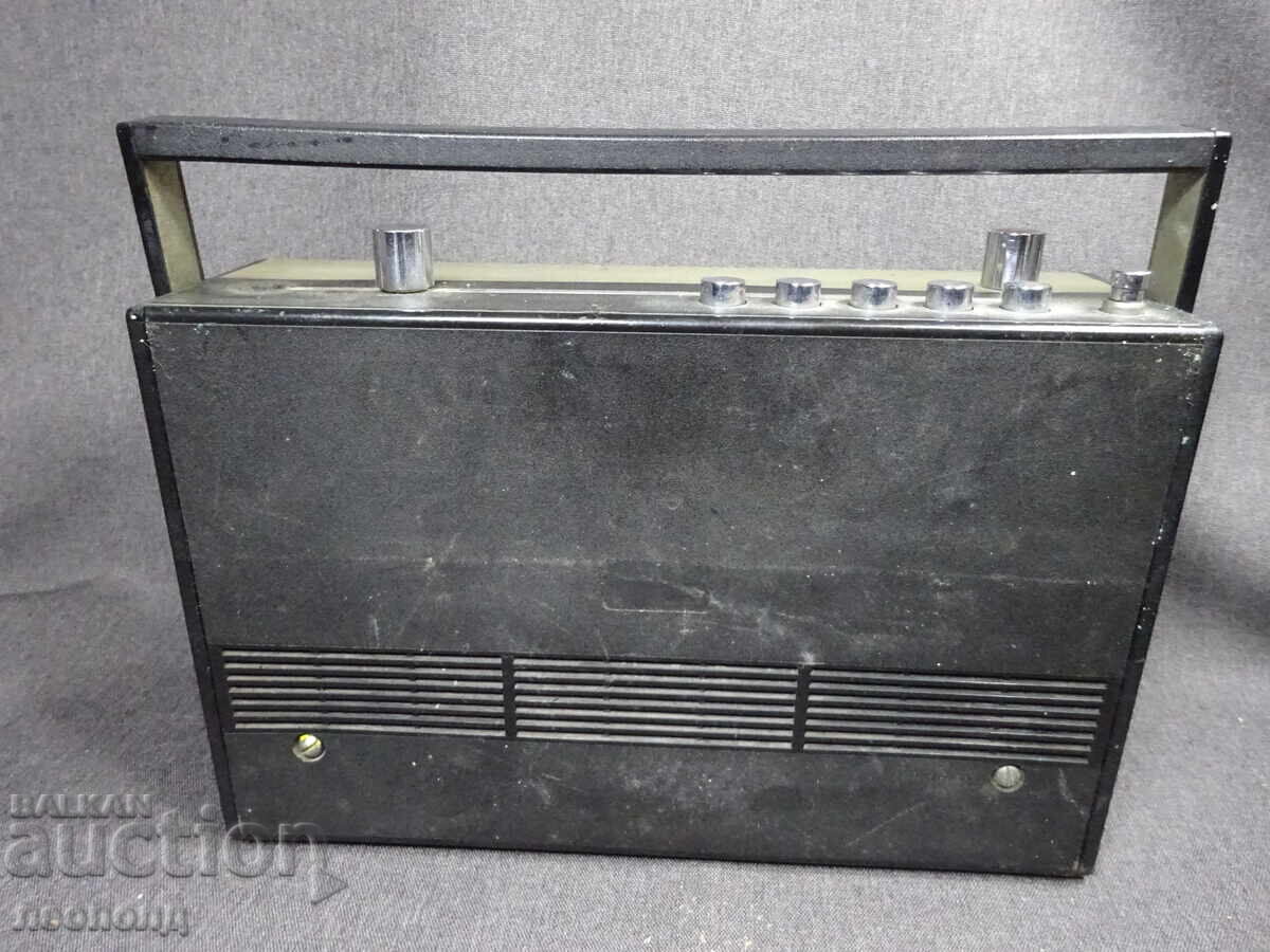 Delivery of BZC STAR RETRO TRANSISTOR RADIO RFT STERN DYNAMIC Delivery of BZC STAR RETRO TRANSISTOR RADIO RFT STERN DYNAMIC