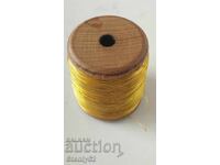 Μακάρ με χρυσή κλωστή λάμες