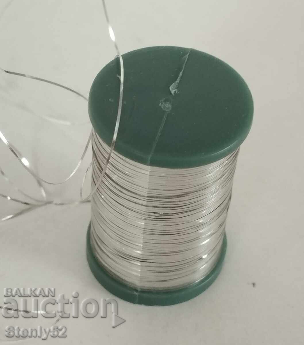 Mulineta cu lamela argintie, fir