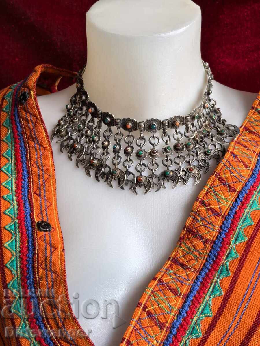 Vŭzrozhdensko srebŭrno bizhu. Kuchka Vŭzrozhdensko srebŭrno bizhu. Kuchka