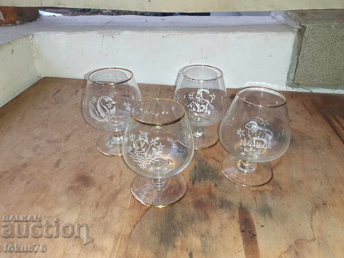 Superbe pahare mici de cristal pentru țuică gravate cu zodii cu preț € 24.00 | 46.94 BGN
