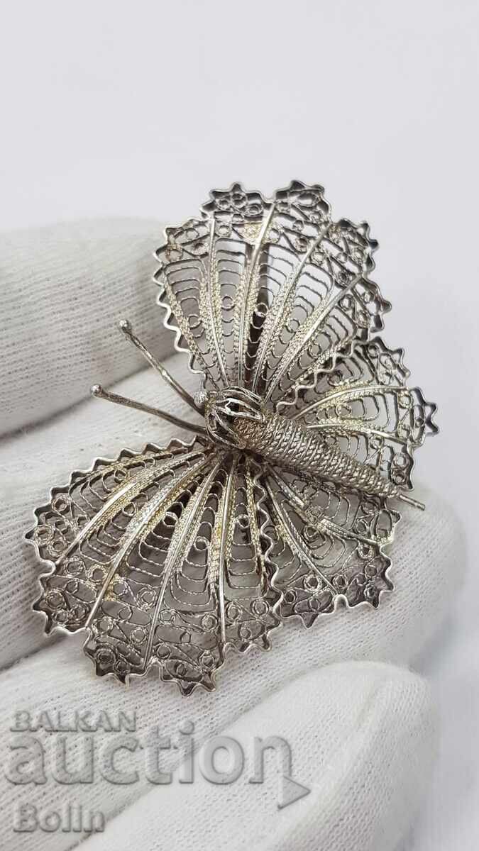 Красива сребърна брошка "Пеперуда" - филигран - 20 - век с цена € 65.00 | 127.13 лв. Красива сребърна брошка "Пеперуда" - филигран - 20 - век с цена € 65.00 | 127.13 лв.