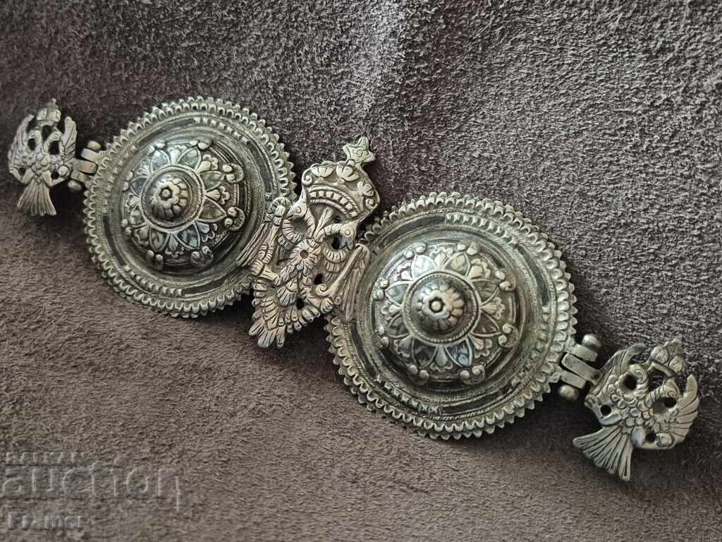 Δημοπρασία Αναγεννησιακές ασημένιες πόρπες με νιέλο, Αιγαιομακεδονία