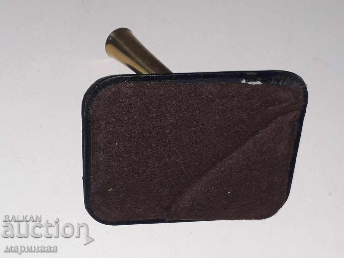 Аукцион МАСИВНА ПОСТАВКА ЗА БЮРО. ЧУГУН, МЕСИНГ, КОЖА