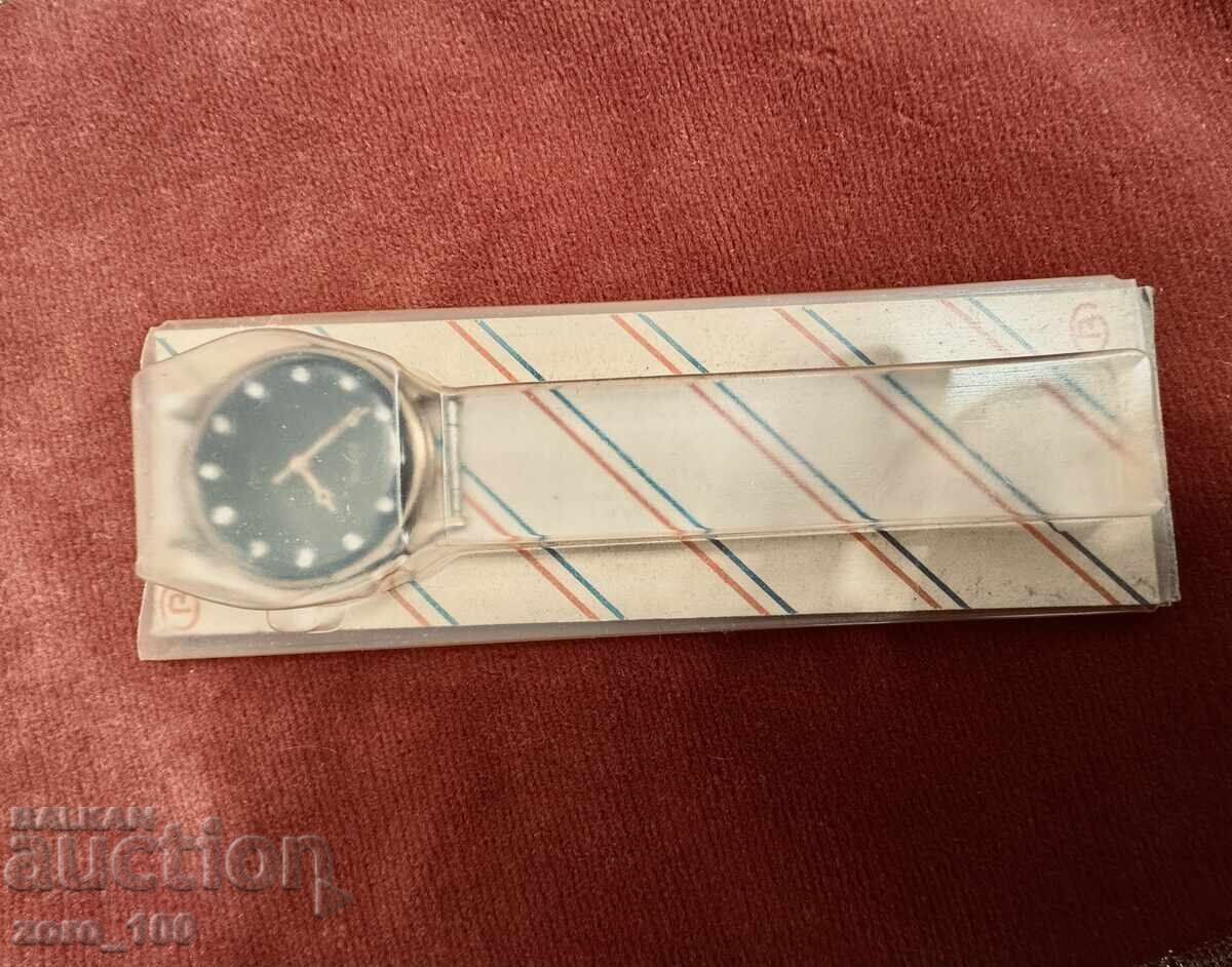 Доставка на Рядък Нов часовник Восток, с полускъпоценни камъни