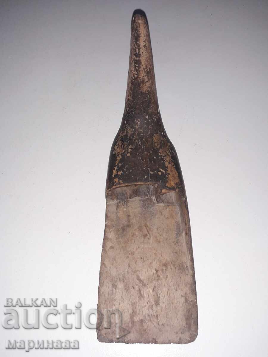Veche lopată de lemn - 5 Veche lopată de lemn - 5