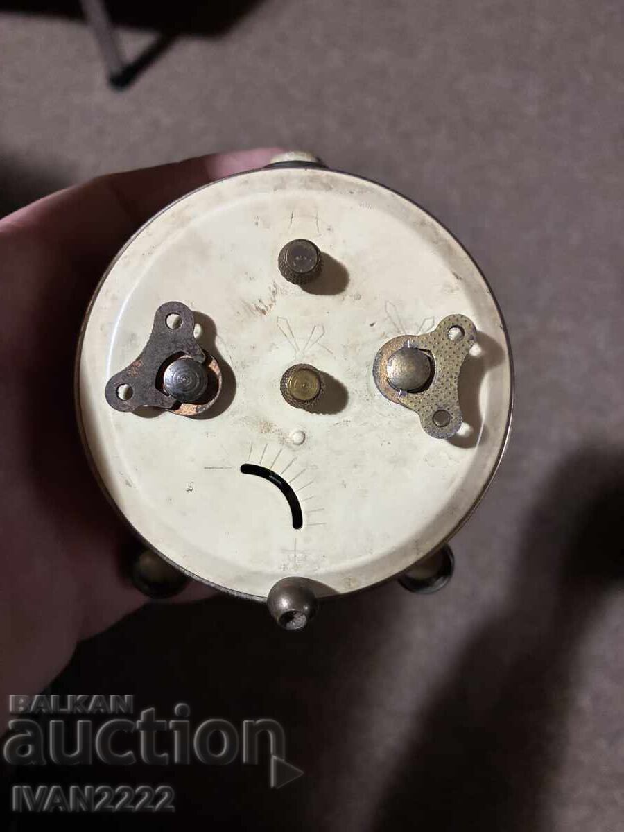 Продавам стар немски часовник с цена € 20.00 | 39.12 лв.