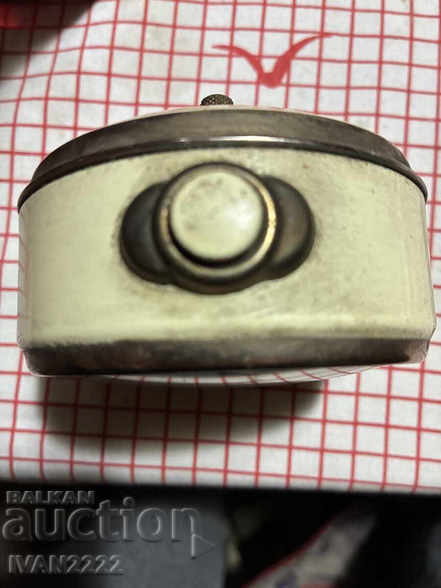 Доставка на Продавам стар немски часовник