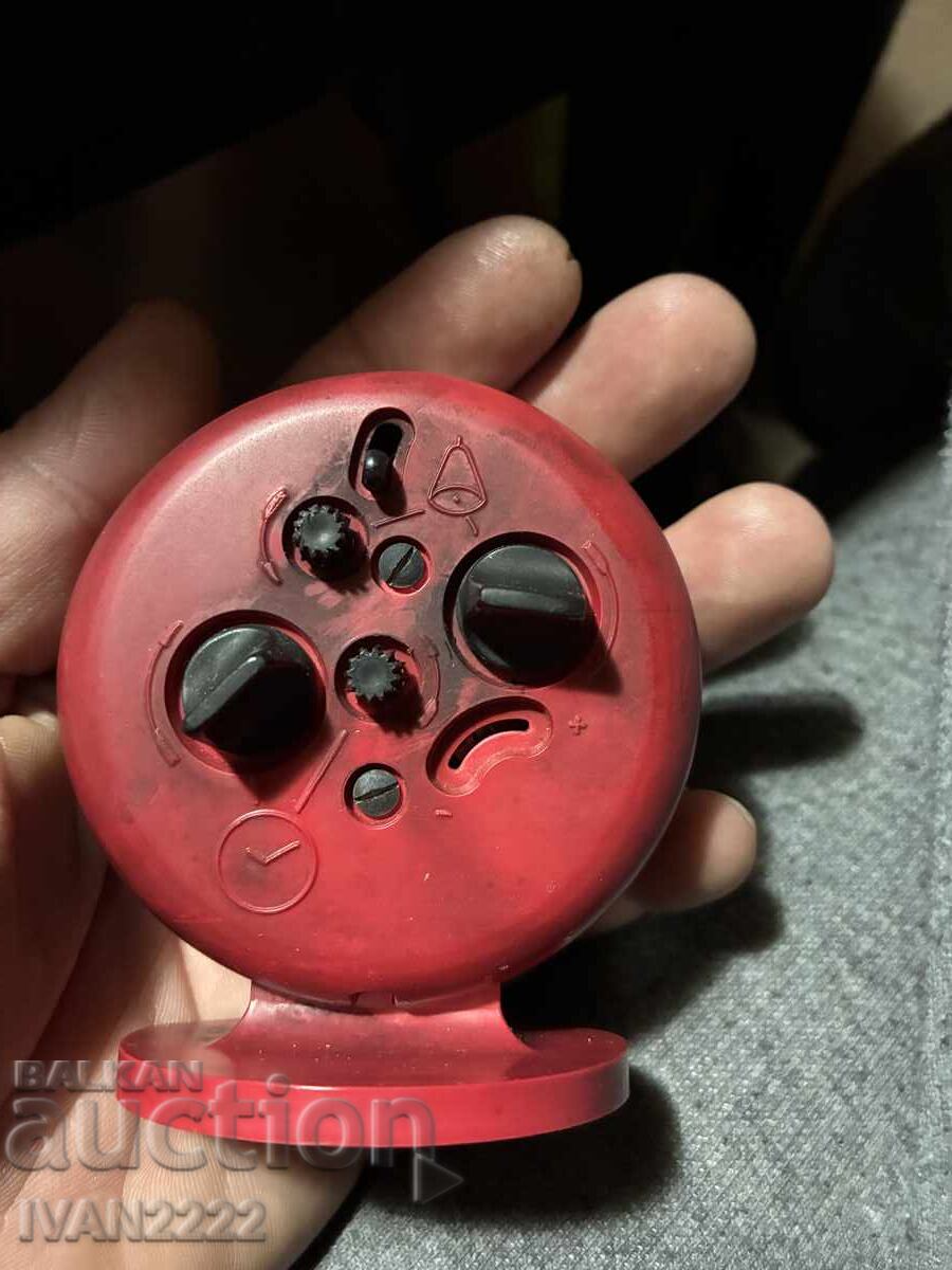 Продавам стар часовник с цена € 20.00 | 39.12 лв. Продавам стар часовник с цена € 20.00 | 39.12 лв.