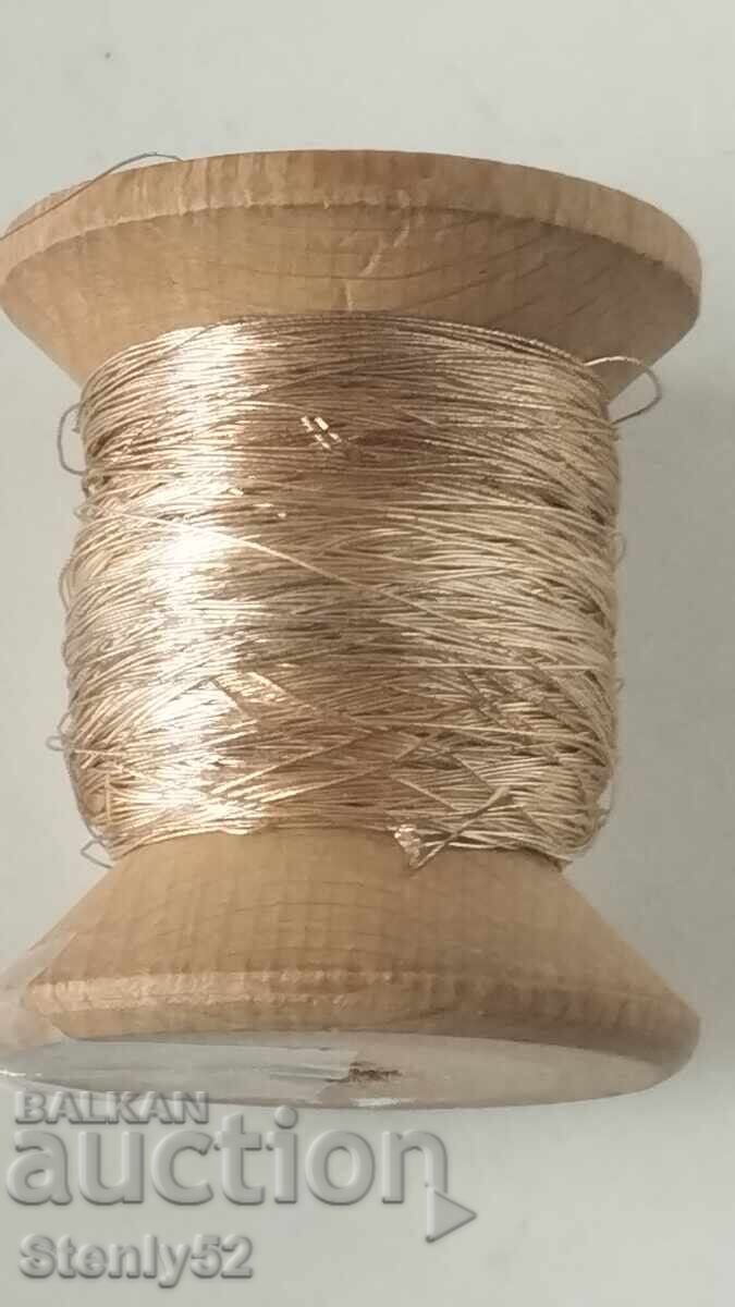 Макара с златисто ламе,конец с цена € 4.00 | 7.82 лв.