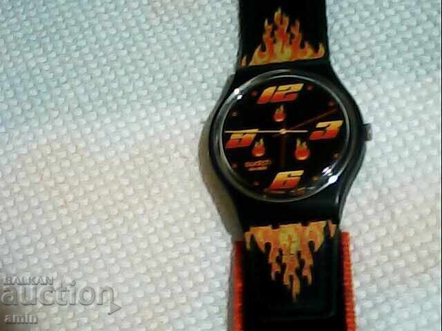 красив 4асовник сва4 работи первектно много редек с цена € 20.00 | 39.12 лв. красив 4асовник сва4 работи первектно много редек с цена € 20.00 | 39.12 лв.