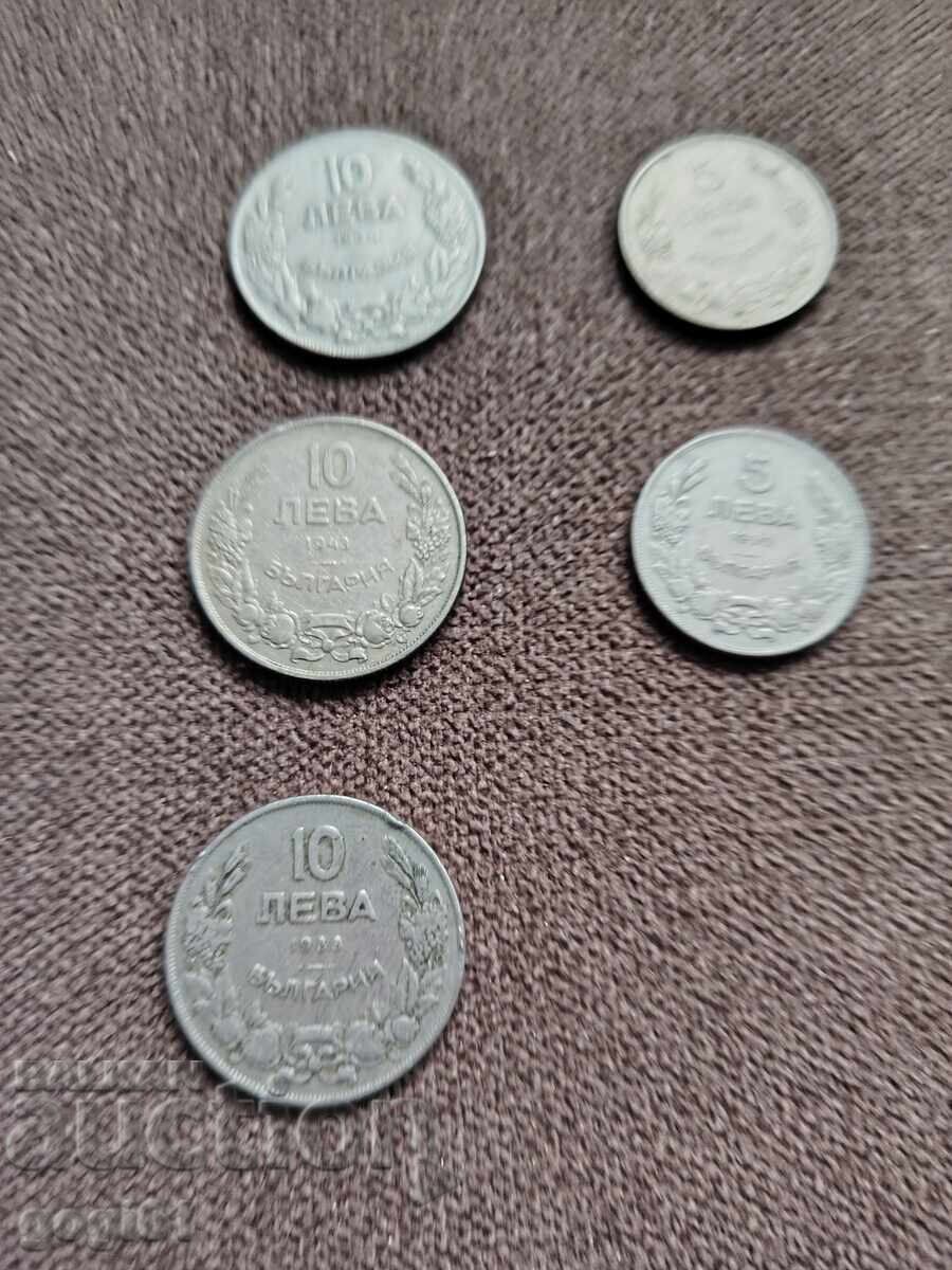 O mulțime de monede