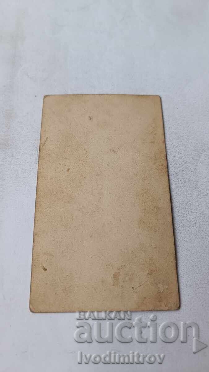 Снимка Млад мъж Картон с цена € 4.46 | 8.72 лв.