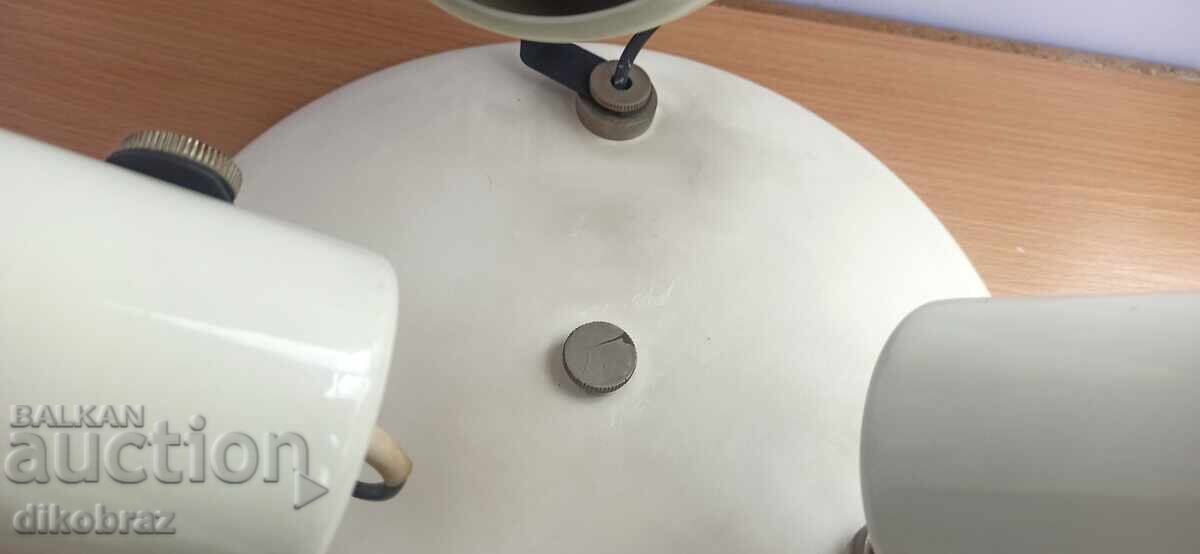 Δημοπρασία Φωτιστικό οροφής με τρεις ρυθμιζόμενους λαμπτήρες + 3 λάμπες PHILIPS Δημοπρασία Φωτιστικό οροφής με τρεις ρυθμιζόμενους λαμπτήρες + 3 λάμπες PHILIPS