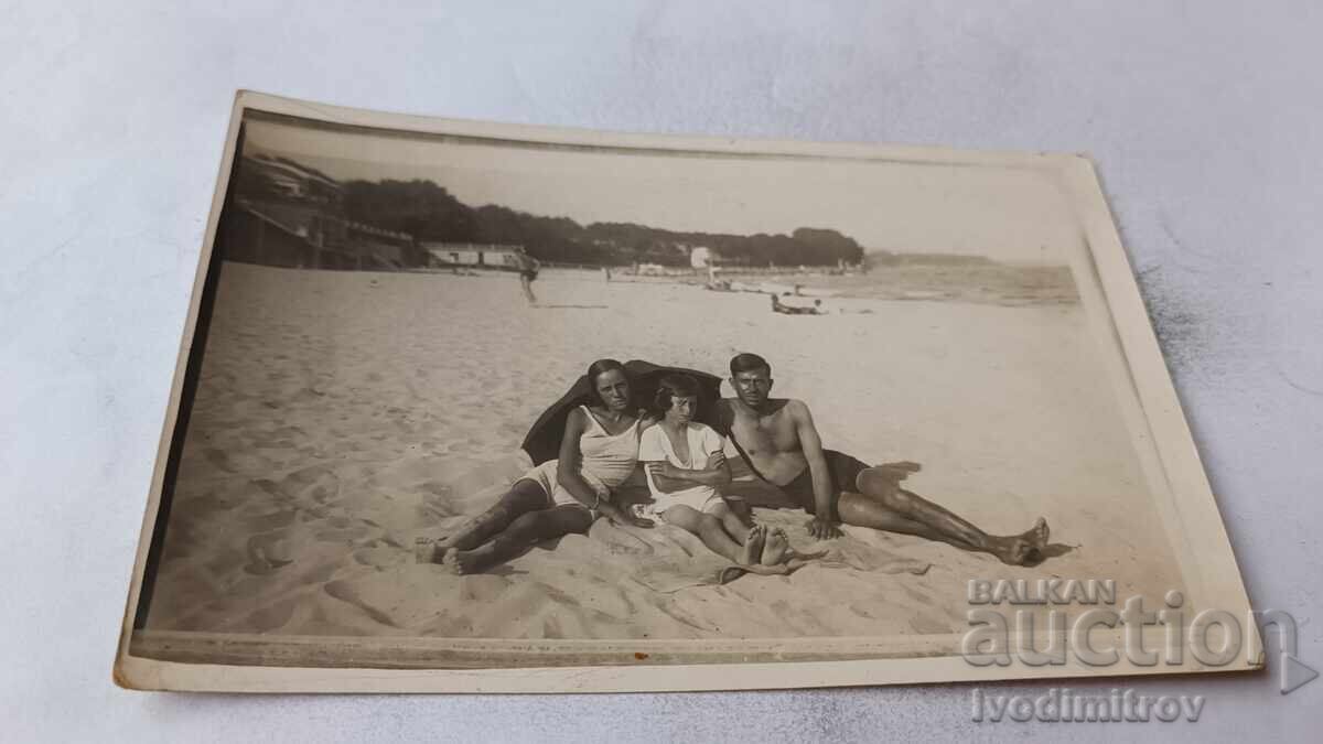 Photo Varna Young man and two girls on the beach 1930