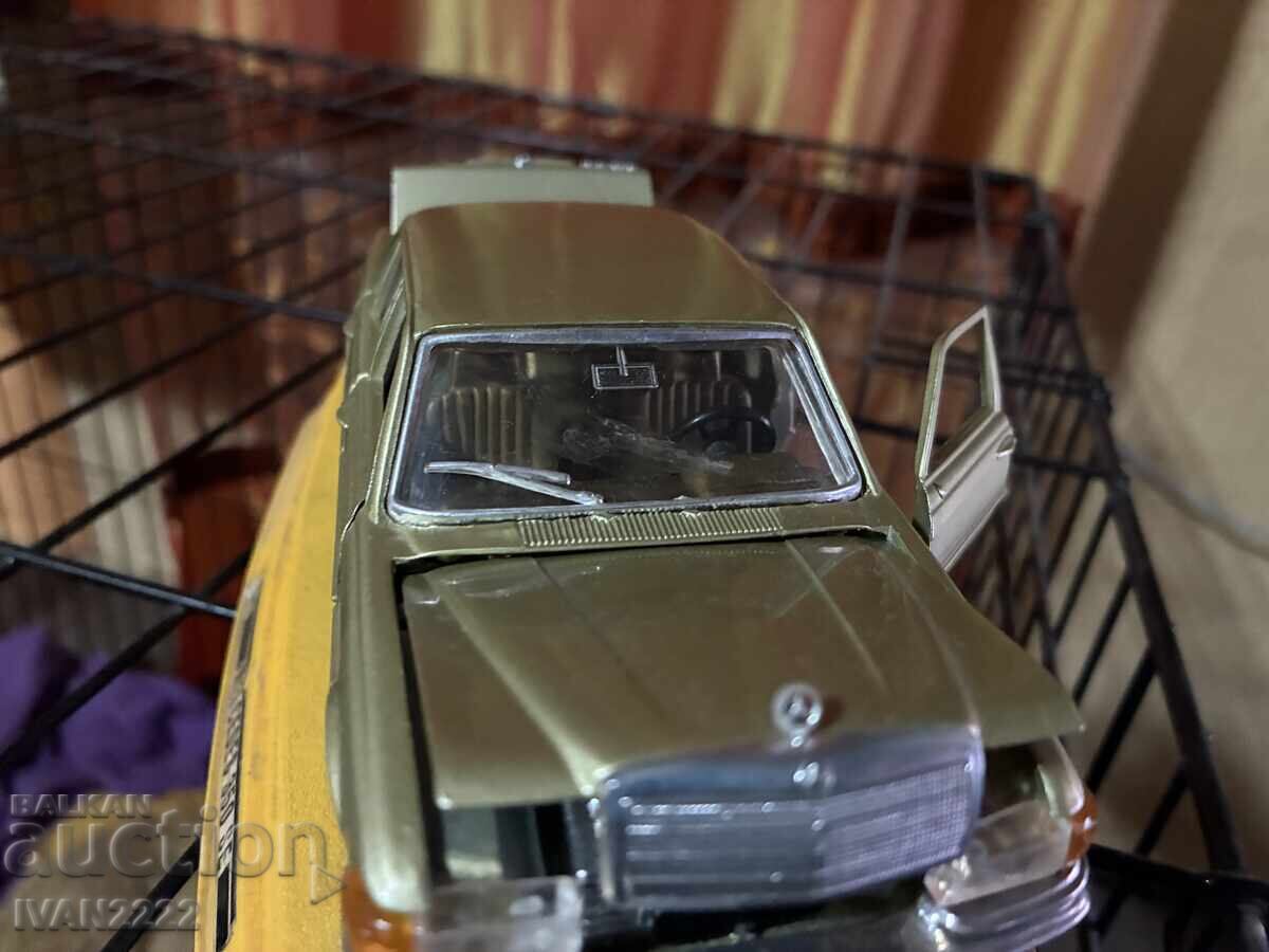 Продавам умален макет на Мерцедес Продавам умален макет на Мерцедес