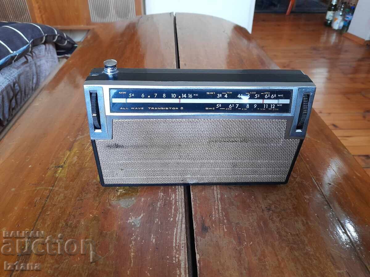 Παλιό ραδιόφωνο, ραδιοφωνικός δέκτης Standard SR-H105