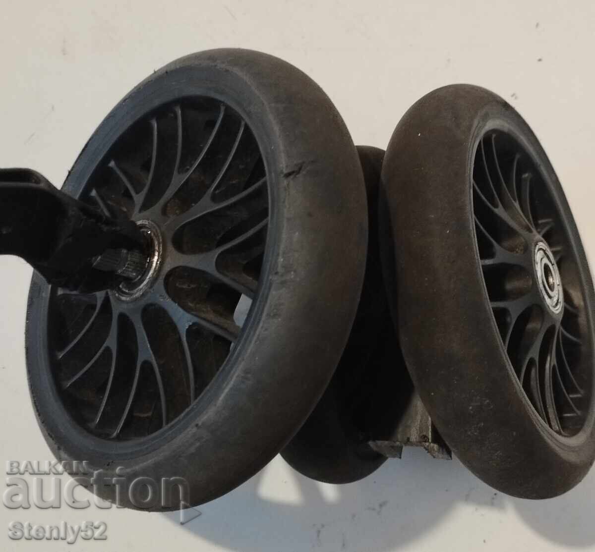 Auction  Wheels with bearings for trolleys 2 pcs D.12 cm, D. 10