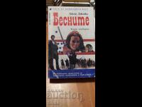 Saga za familiyata Kent, Besnite, pŭrvo izdanie