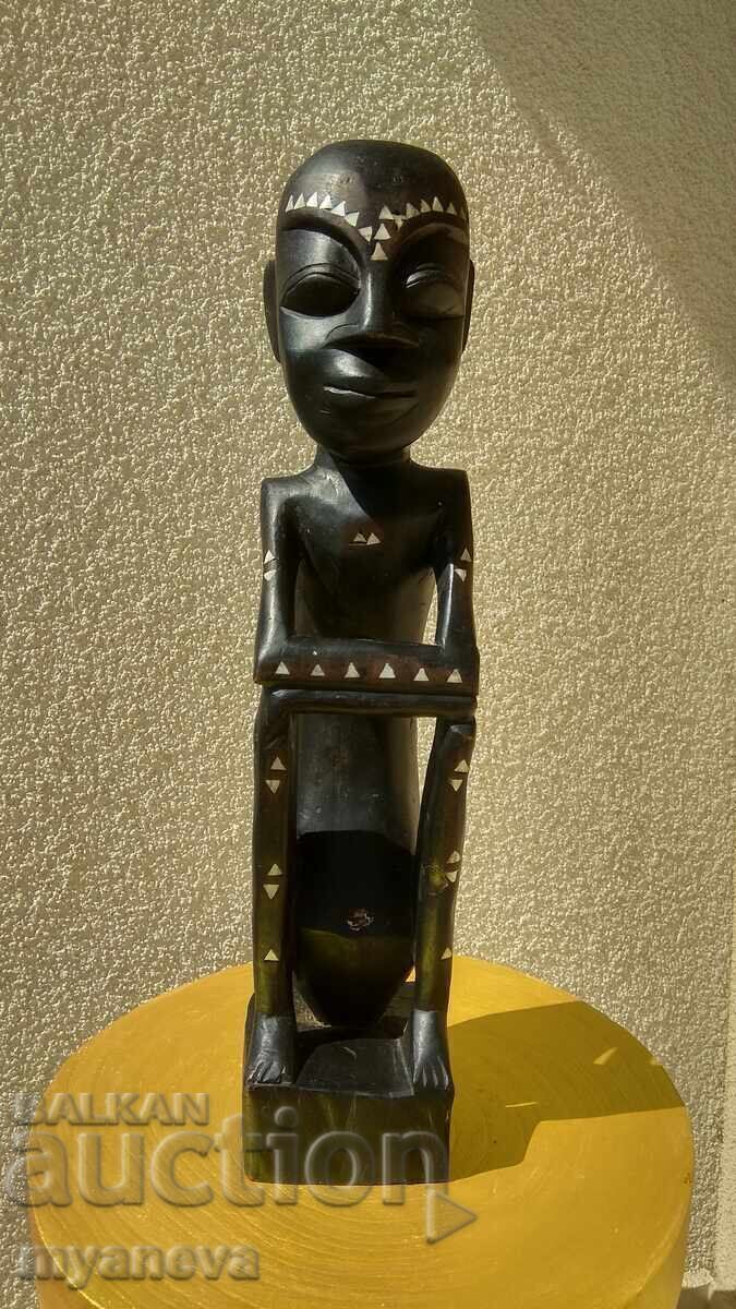 Sculptură africană, sculptată manual în lemn cu sidef cu preț € 30.00 | 58.68 BGN Sculptură africană, sculptată manual în lemn cu sidef cu preț € 30.00 | 58.68 BGN